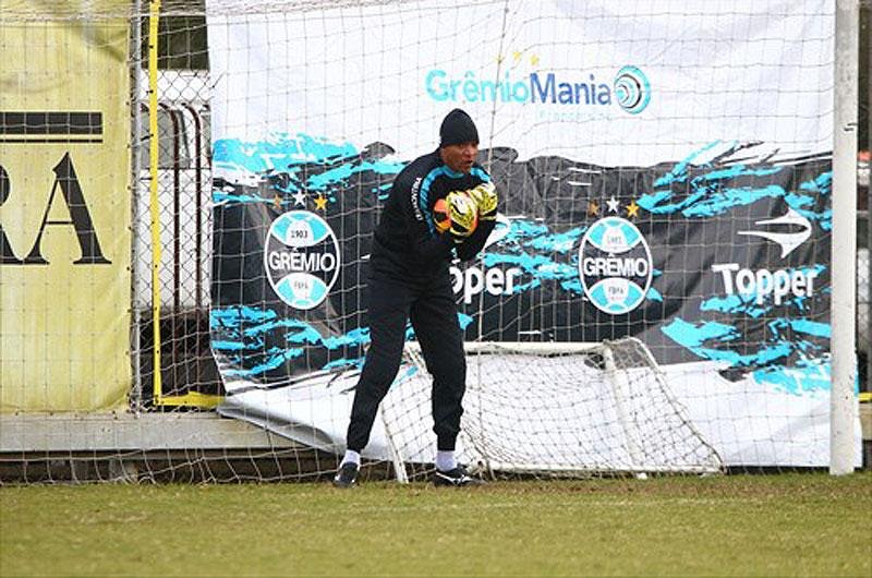 Apenas Werley e goleiros do Gr&ecirc;mio treinaram no campo