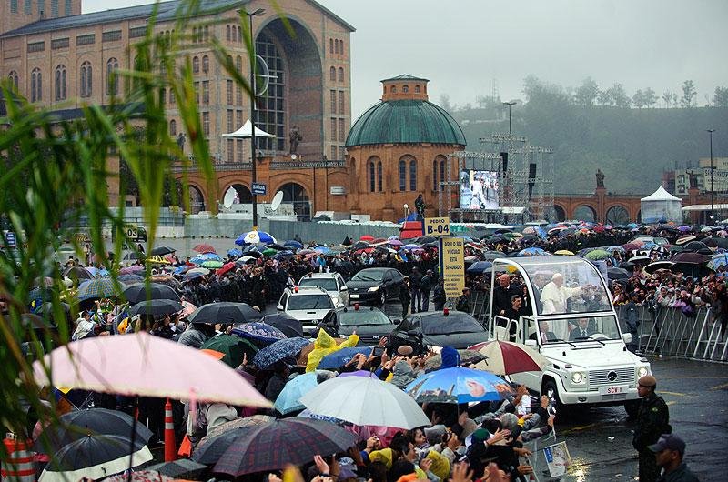 Pont&iacute;fice deixou interior paulista ap&oacute;s celebrar missa em Aparecida