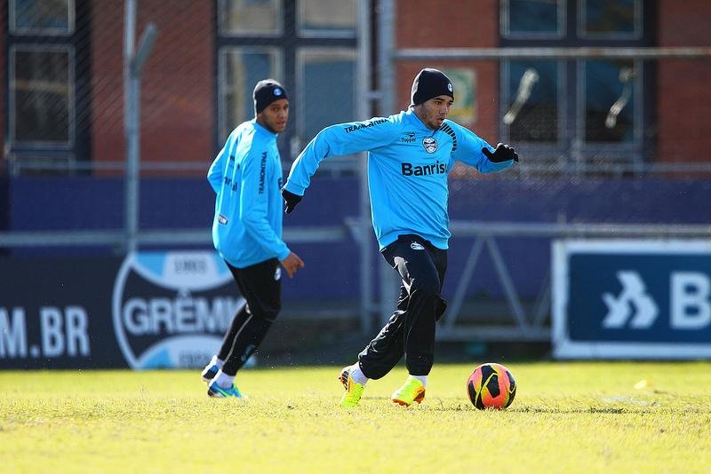 Adriano diz que Gr&ecirc;mio ir&aacute; buscar lideran&ccedil;a do Brasileir&atilde;o 