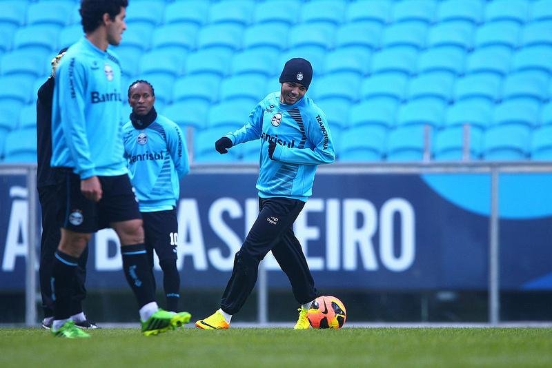 Renato define Gr&ecirc;mio com Adriano e Riveros 