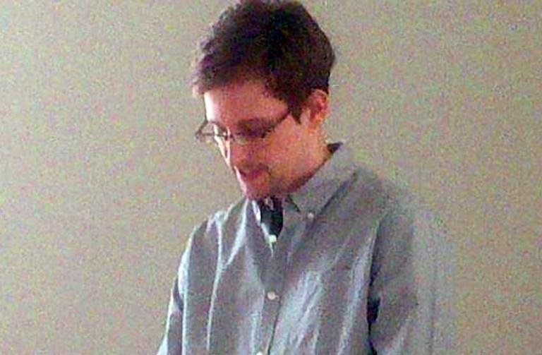 Edward Snowden permanece em Moscou