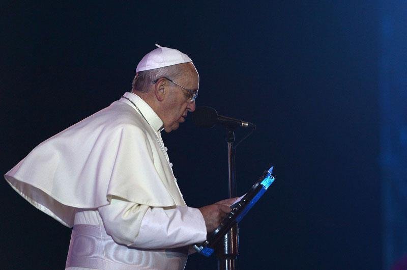 Papa reza por v&iacute;timas da Kiss ap&oacute;s encena&ccedil;&atilde;o da Via Sacra