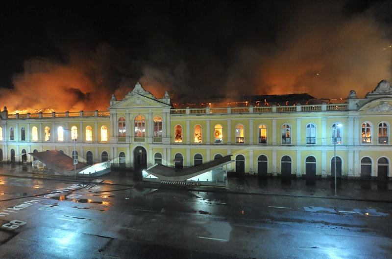 Inc&ecirc;ndio destruiu parte do Mercado P&uacute;blico em 6 de julho