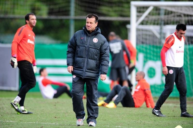 Dunga informou durante coletiva que cuida apenas do que acontece dentro do campo