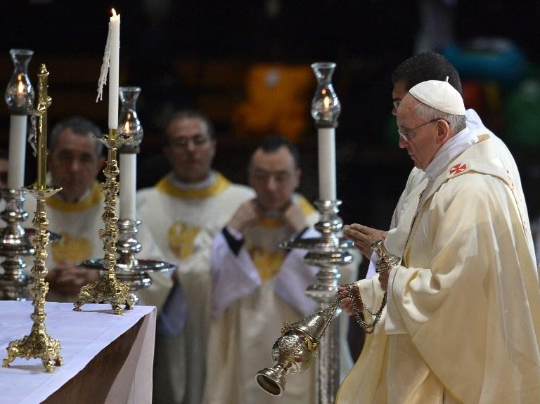 Papa reza missa na Catedral