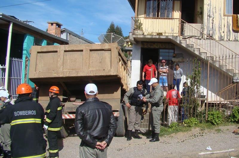 Caminh&atilde;o invade resid&ecirc;ncia e mata menino em Caxias do Sul