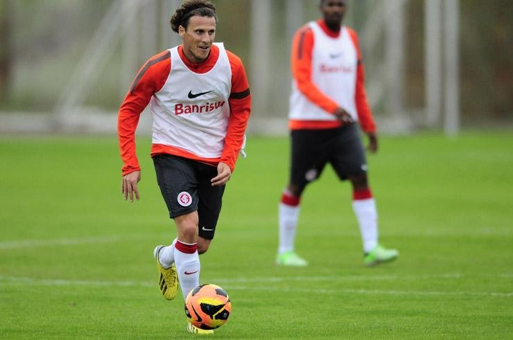 Goleador Diego Forl&aacute;n &eacute; destaque no time do Inter