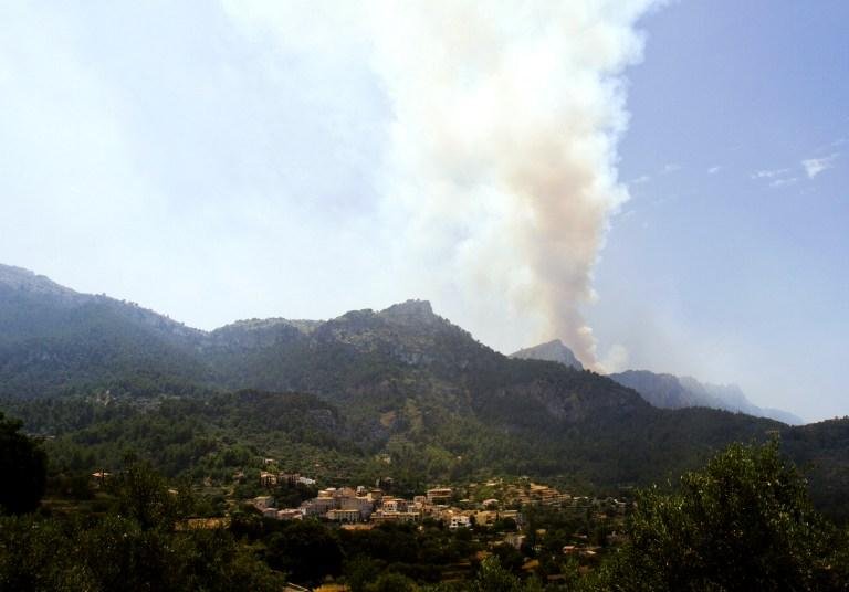 Inc&ecirc;ndio em ilha da Espanha for&ccedil;a retirada de 700 pessoas 