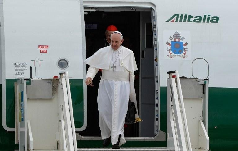 Papa desembarca na It&aacute;lia ap&oacute;s Jornada da Juventude