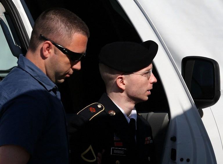 Manning (&agrave; direita) foi condenado por espionagem 