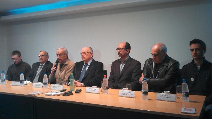 Entidades m&eacute;dicas avaliaram primeiro dia de paralisa&ccedil;&atilde;o em coletiva de imprensa