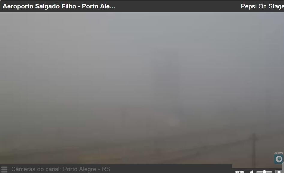 C&acirc;mera registra forte neblina nos arredores do Aeroporto Salgado Filho