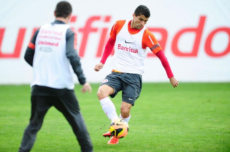 Ednei pede foco total em seu primeiro Gre-Nal