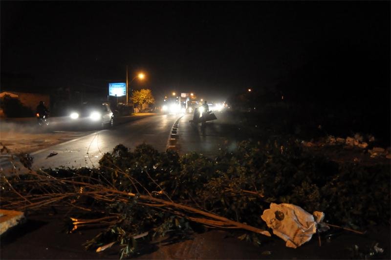 Protesto bloqueia RS 118 em Sapucaia do Sul