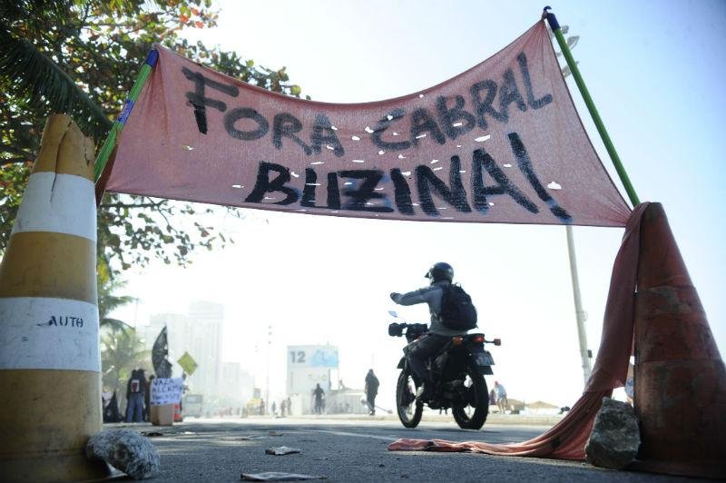 Protestos contra Cabral seguem no Rio de Janeiro