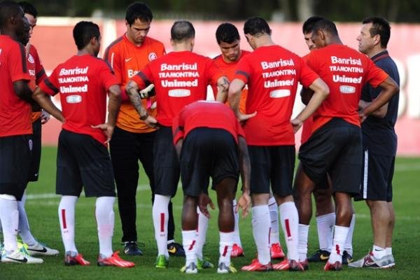 Inter ir&aacute; avaliar condi&ccedil;&otilde;es do tempo antes de treino da tarde