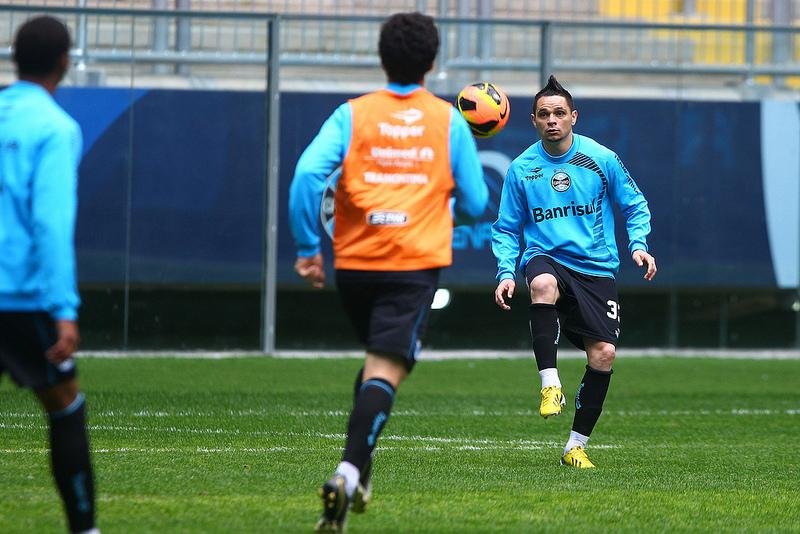  Par&aacute; prega Gr&ecirc;mio com ritmo forte para vencer Gre-Nal