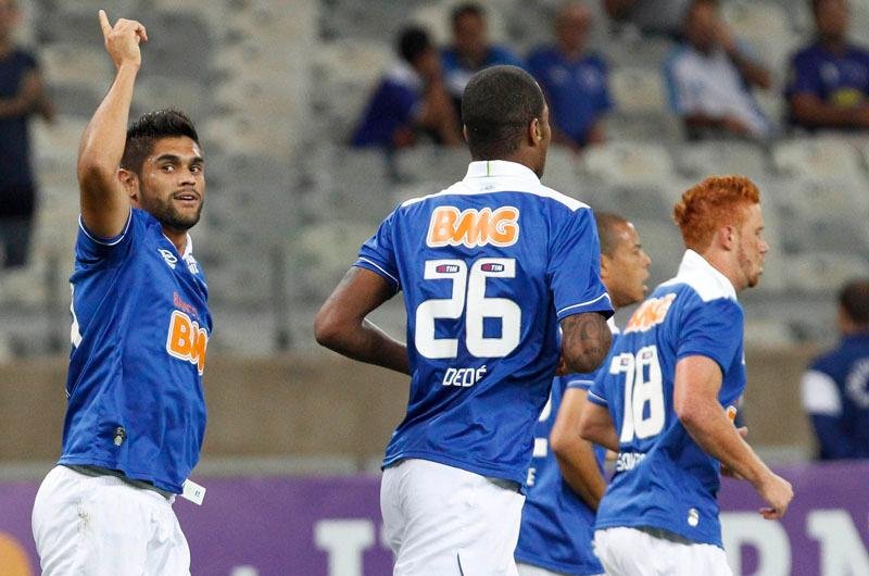 Com gol de Luan, o Cruzeiro &eacute; l&iacute;der do Brasileir&atilde;o