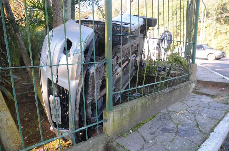 Estudante sofreu ferimentos leves