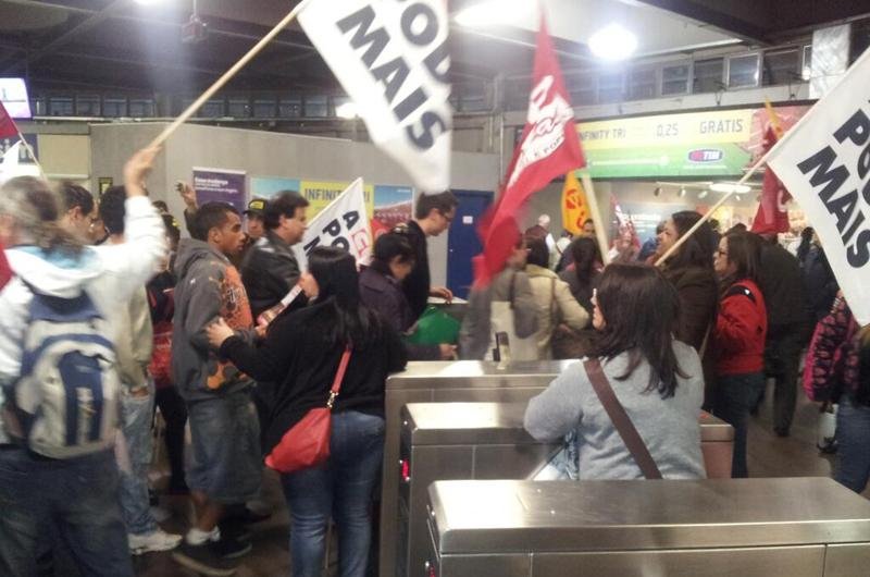 Manifesta&ccedil;&atilde;o gerou princ&iacute;pio de briga na esta&ccedil;&atilde;o