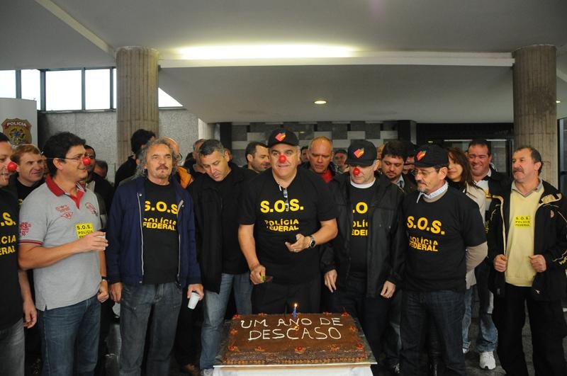 Agentes, escriv&atilde;es e papiloscopistas da Pol&iacute;cia Federal realizaram um novo protesto contra a indiferen&ccedil;a do governo com a categoria