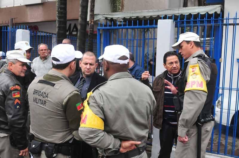 Policiais conversaram com dois grupos