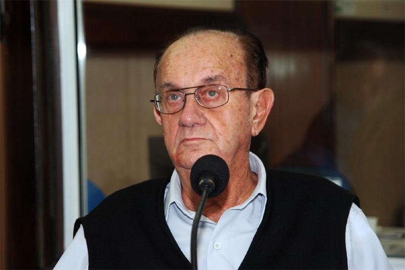 Jornalista de 79 anos fez hist&oacute;ria no Correio do Povo e na R&aacute;dio Gua&iacute;ba