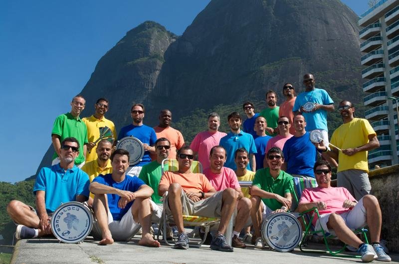 S&aacute;bado de carnaval de rua no Opini&atilde;o com show do Monobloco, &agrave;s 23h