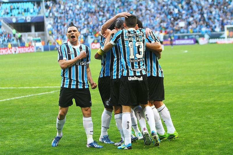 Gr&ecirc;mio quer fazer tema de casa contra Coritiba por lugar no G4