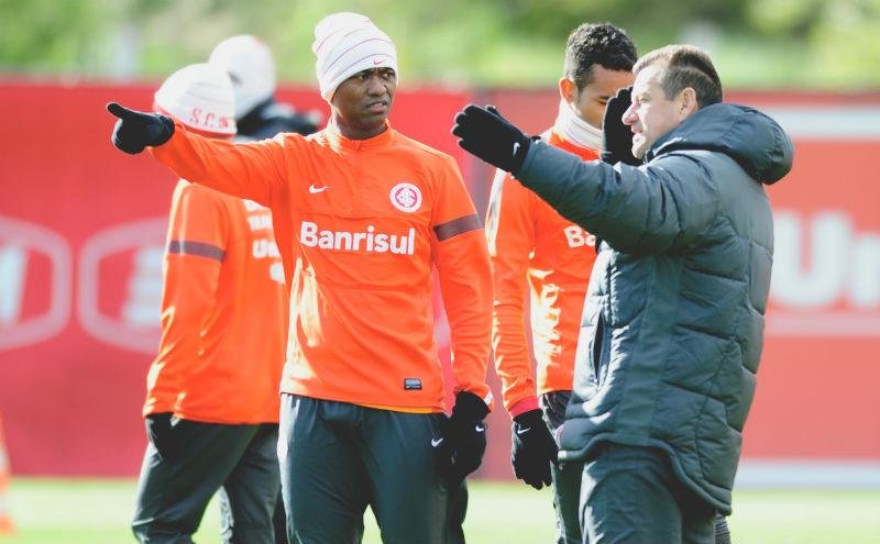 Kleber e Josimar s&atilde;o poupados de treino do Inter 
