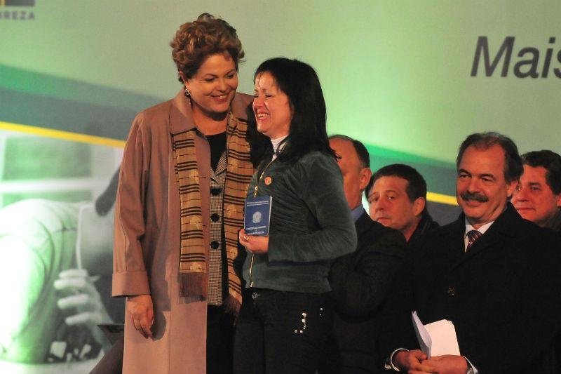 Formanda chorou ao lado de Dilma por ter carteira de trabalho assinada