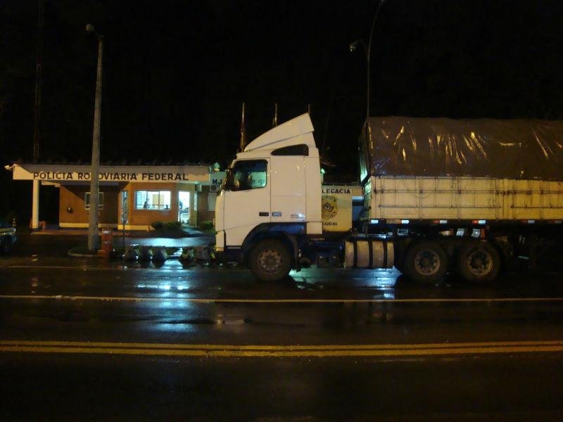 Carreta foi apreendida na BR 386