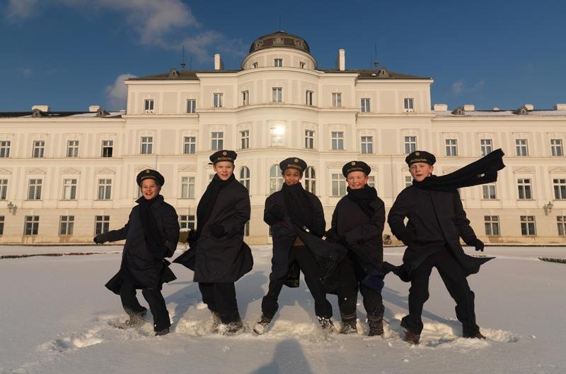 Cantores de Viena re&uacute;ne jovens austr&iacute;acos e &eacute; considerado o coral infantil mais conhecido no mundo