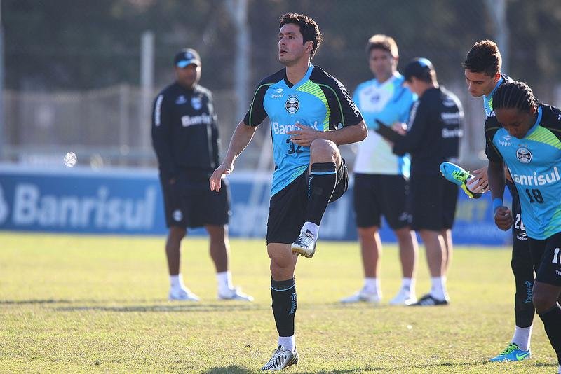 Riveros desfalcar&aacute; Gr&ecirc;mio no duelo contra Cruzeiro 