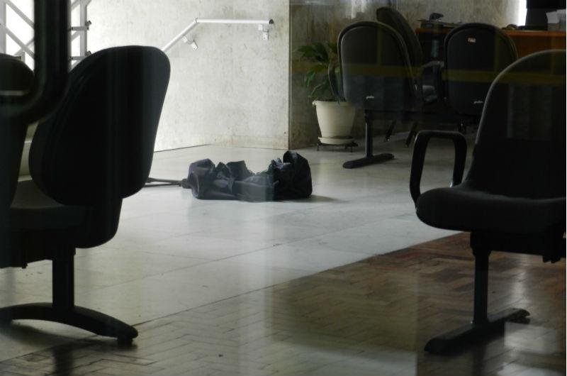 Bolsa com ferramentas foi abandonada no interior da ag&ecirc;ncia