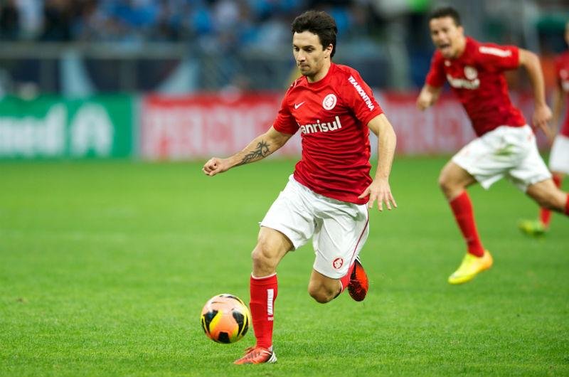 Scocco entra como titular ao lado de Dami&atilde;o