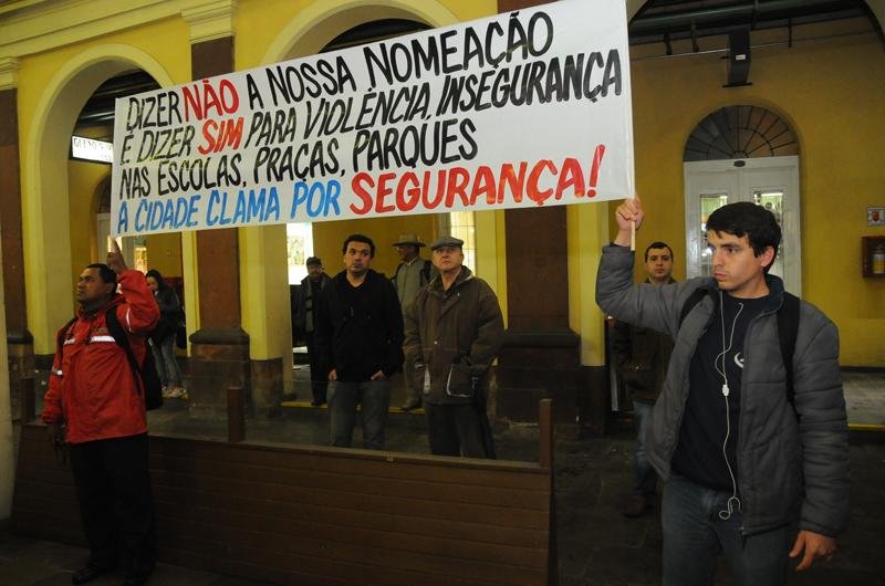 Aprovados em concurso reivindicaram nomea&ccedil;&atilde;o