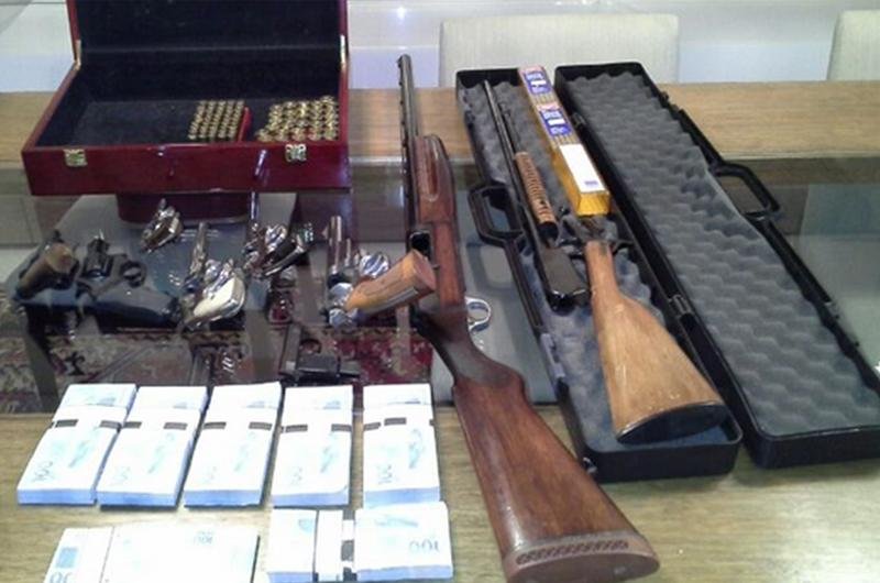 Suspeitos possu&iacute;am armas com registros vencidos