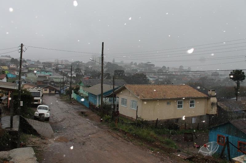 Neve teve in&iacute;cio por volta das 7h, quando a temperatura atingiu -0,1&ordm;C