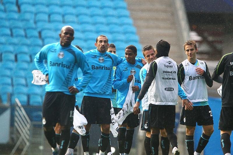 Barcos (no centro) &eacute; a esperan&ccedil;a de gols contra o Cruzeiro