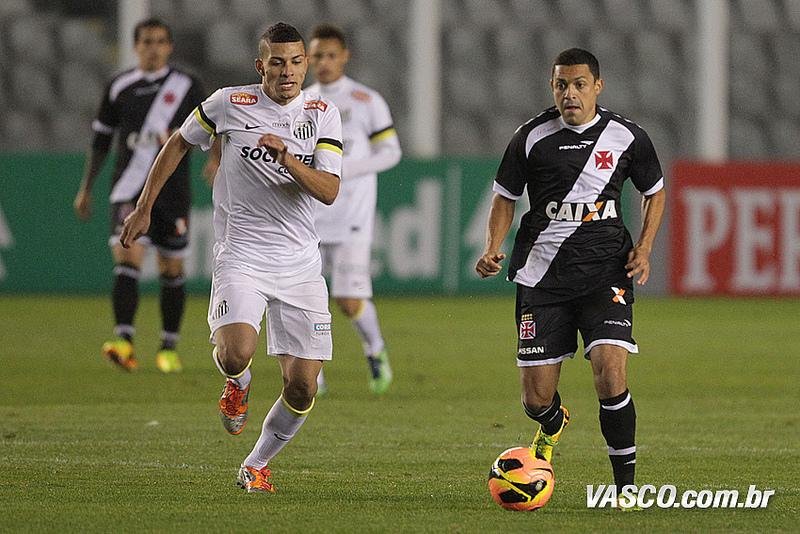 Partida foi marcada por gols de zagueiros
