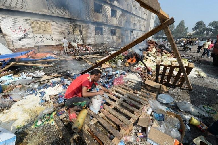 Civis s&atilde;o maioria entre os 525 mortos no Egito