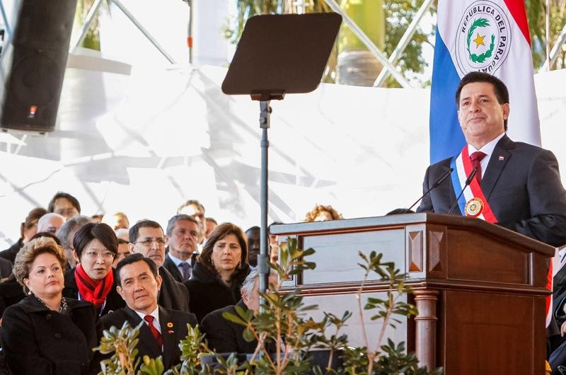 Presidente Dilma na cerim&ocirc;nia de posse de Horacio Cartes, no Paraguai