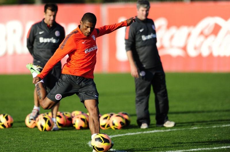Recuperado de les&atilde;o, Ygor refor&ccedil;a o Inter contra o Botafogo