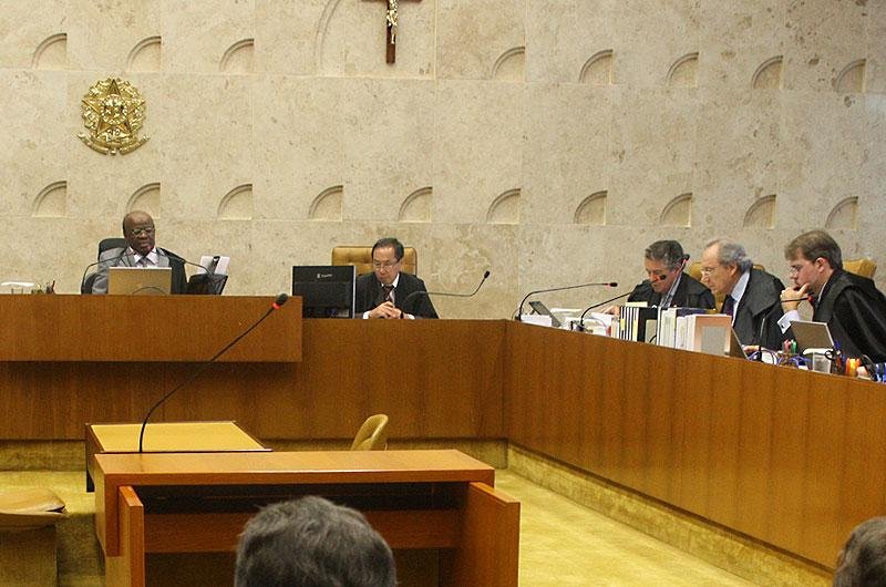 Joaquim Barbosa e Ricardo Lewandowski discutiram durante julgamento de recurso do mensal&atilde;o