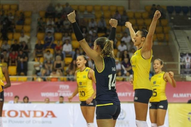 Sele&ccedil;&atilde;o feminina de v&ocirc;lei venceu por 3 sets a 0