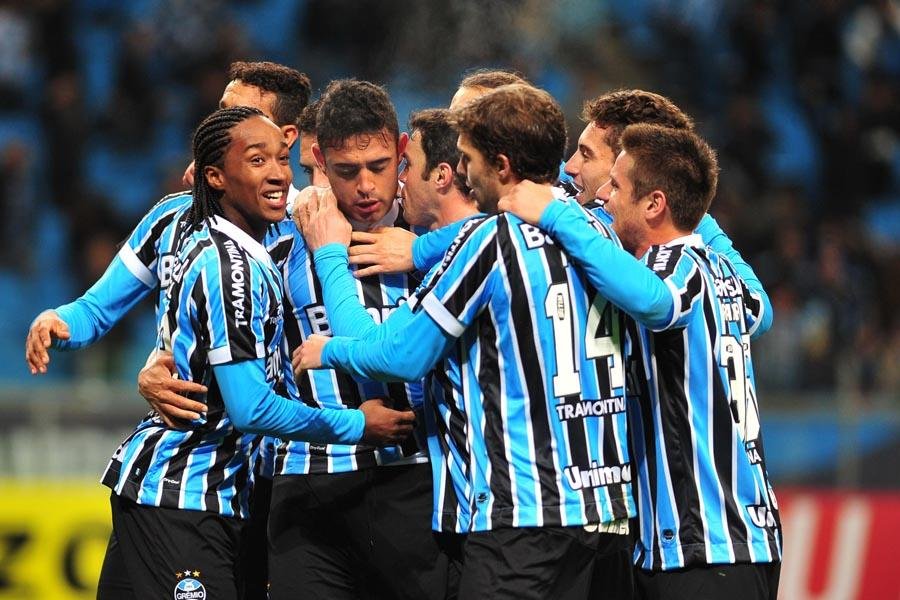 Defensor causou estranhamento ao n&atilde;o comemorar gol contra o Cruzeiro