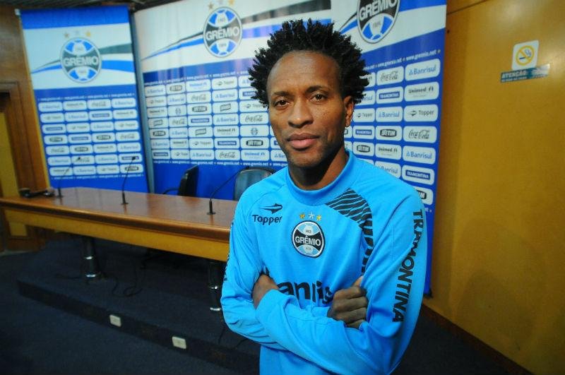 Z&eacute; Roberto promete cautela no retorno aos gramados