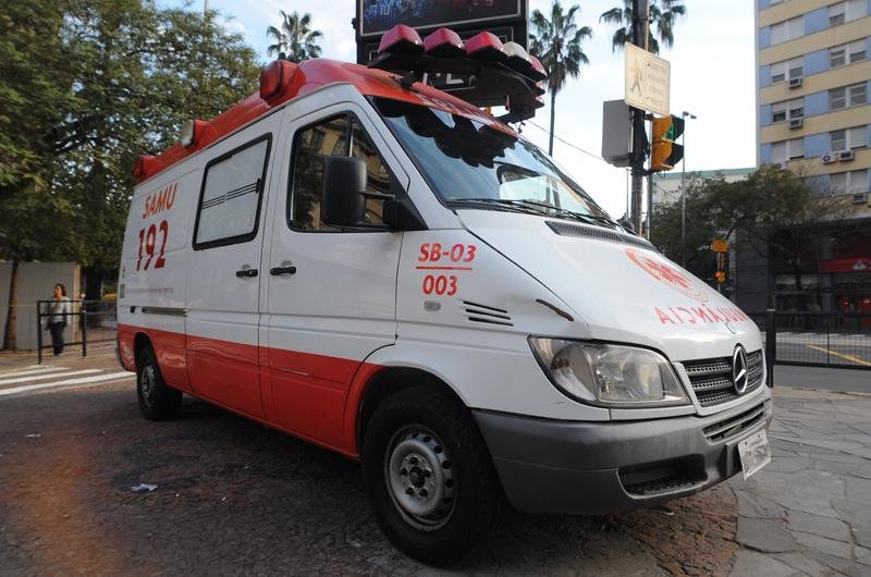 Idoso que sofreu um mal s&uacute;bito esperou mais de 20 minutos por socorro no Centro de Porto Alegre