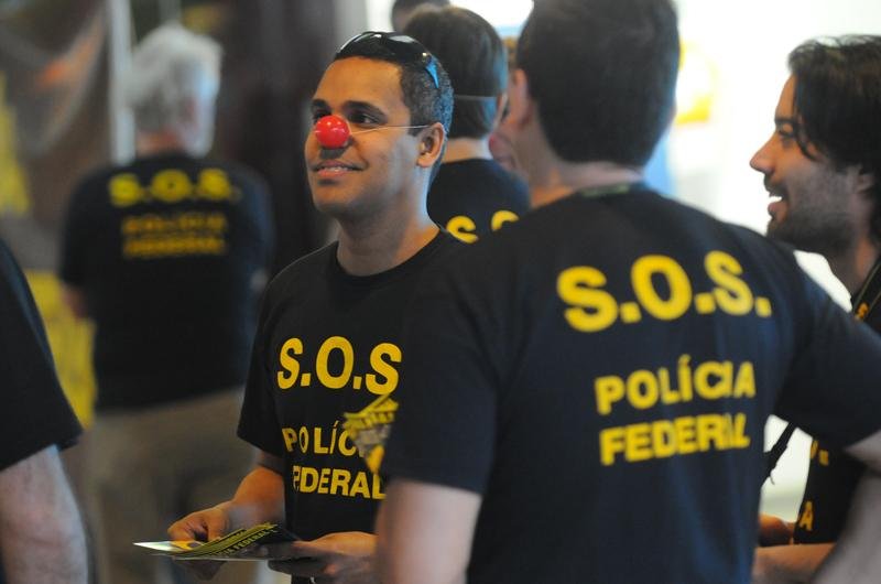 Agentes da PF organizaram protesto no sagu&atilde;o do Salgado Filho